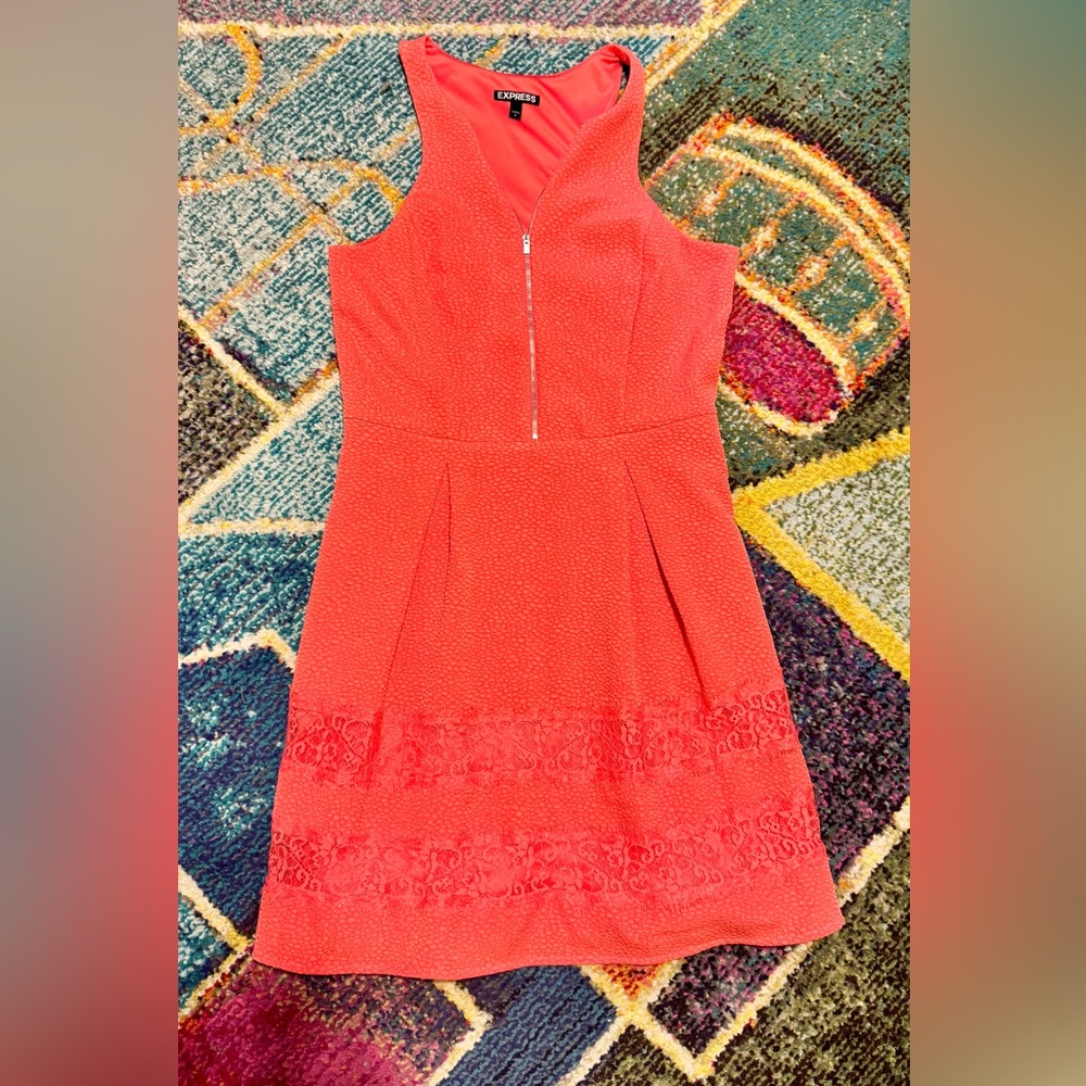Express dress, lace and coral! Perfect summer dress!